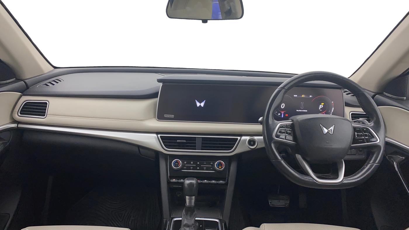 2023 Mahindra XUV700 AX 7 D AT 7 STR, Diesel, Automatic, 87,623 km, Dashboard