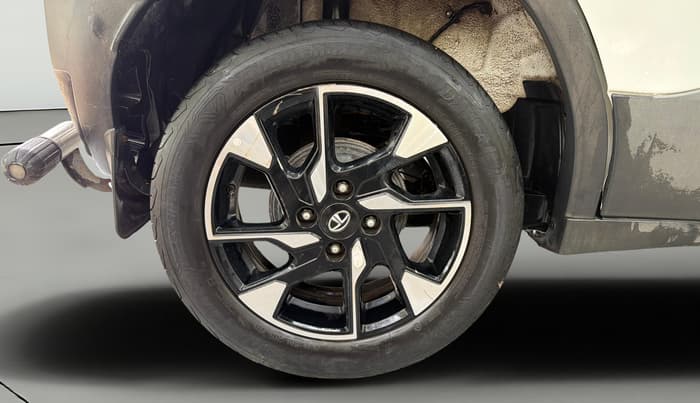 2023 Tata PUNCH ACCOMPLISHED DAZZLE SUNROOF CNG MT, CNG, Manual, 76,917 km, Right Rear Wheel