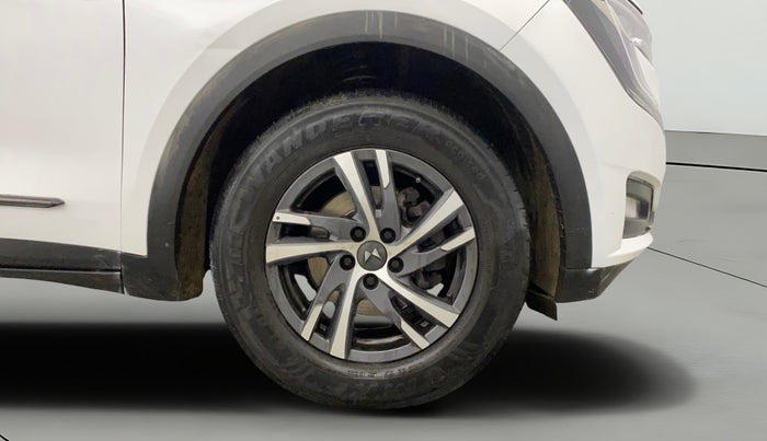 2022 Mahindra XUV700 AX 5 P MT 7 STR, Petrol, Manual, 59,885 km, Right Front Wheel