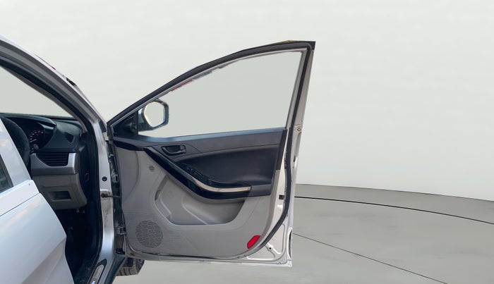 2019 Tata NEXON XM PETROL, Petrol, Manual, 1,11,783 km, RHS Front Door