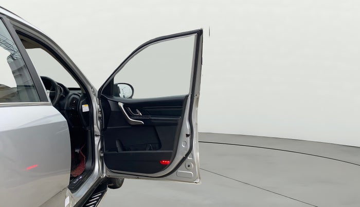 2019 Mahindra XUV500 W11, Diesel, Manual, 91,379 km, RHS Front Door