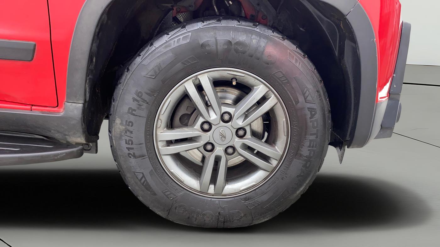 2019 Mahindra TUV300 T10, Diesel, Manual, 90,633 km, Right Front Wheel