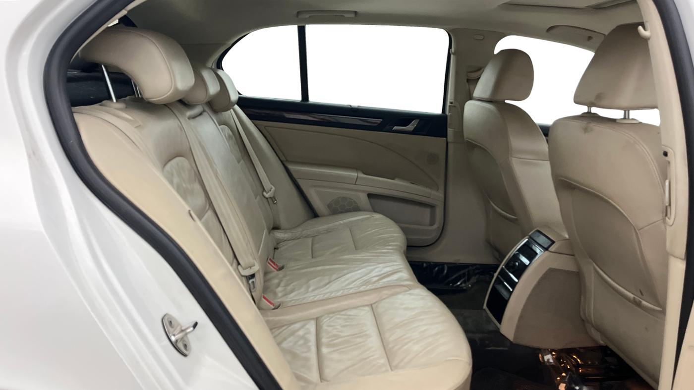 2013 Skoda Superb ELEGANCE 1.8 TSI AT, Petrol, Automatic, 73,637 km, Right Side Rear Door Cabin