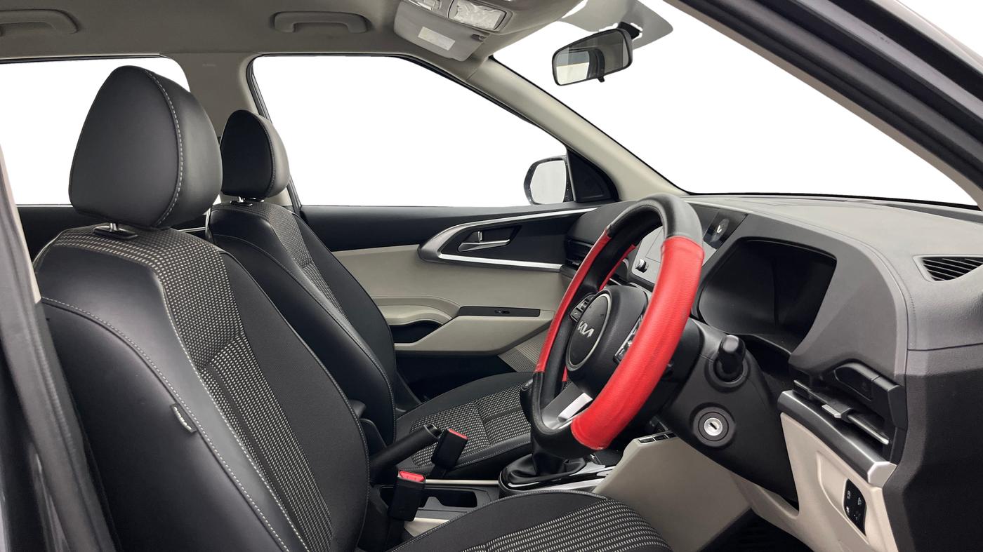 2023 KIA CARENS PRESTIGE 1.5 PETROL 7 STR, Petrol, Manual, 20,686 km, Right Side Front Door Cabin