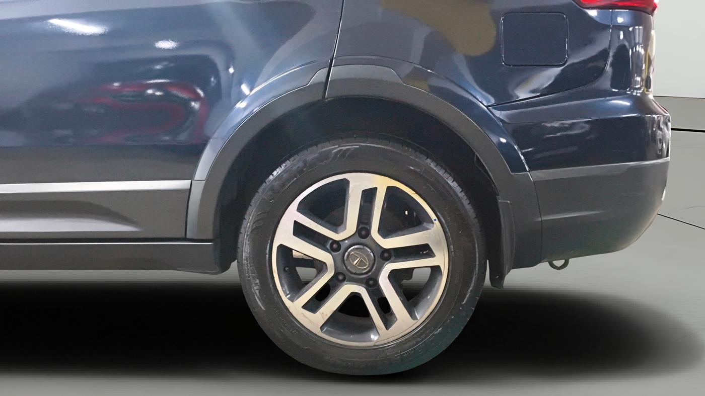 2017 Tata Hexa XT 4X2 7 STR, Diesel, Manual, 1,38,339 km, Left Rear Wheel