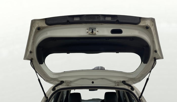 2016 Maruti Swift ZXI, Petrol, Manual, 99,786 km, Boot Door Open