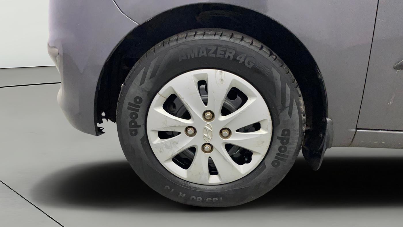 2013 Hyundai i10 MAGNA 1.2, Petrol, Manual, 1,04,687 km, Left Front Wheel