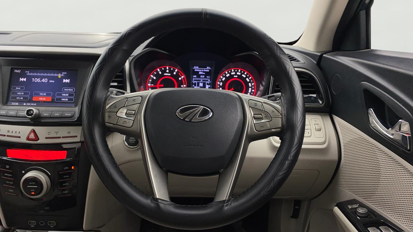 2021 Mahindra XUV300 W8 (O) 1.2 PETROL AMT, Petrol, Automatic, 57,357 km, Steering Wheel Close Up