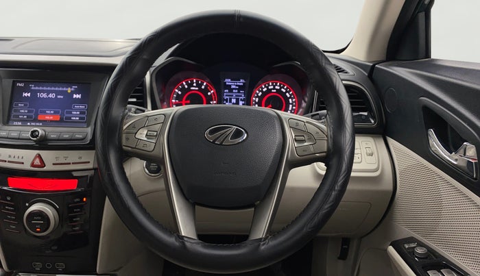 2021 Mahindra XUV300 W8 (O) 1.2 PETROL AMT, Petrol, Automatic, 57,357 km, Steering Wheel Close Up