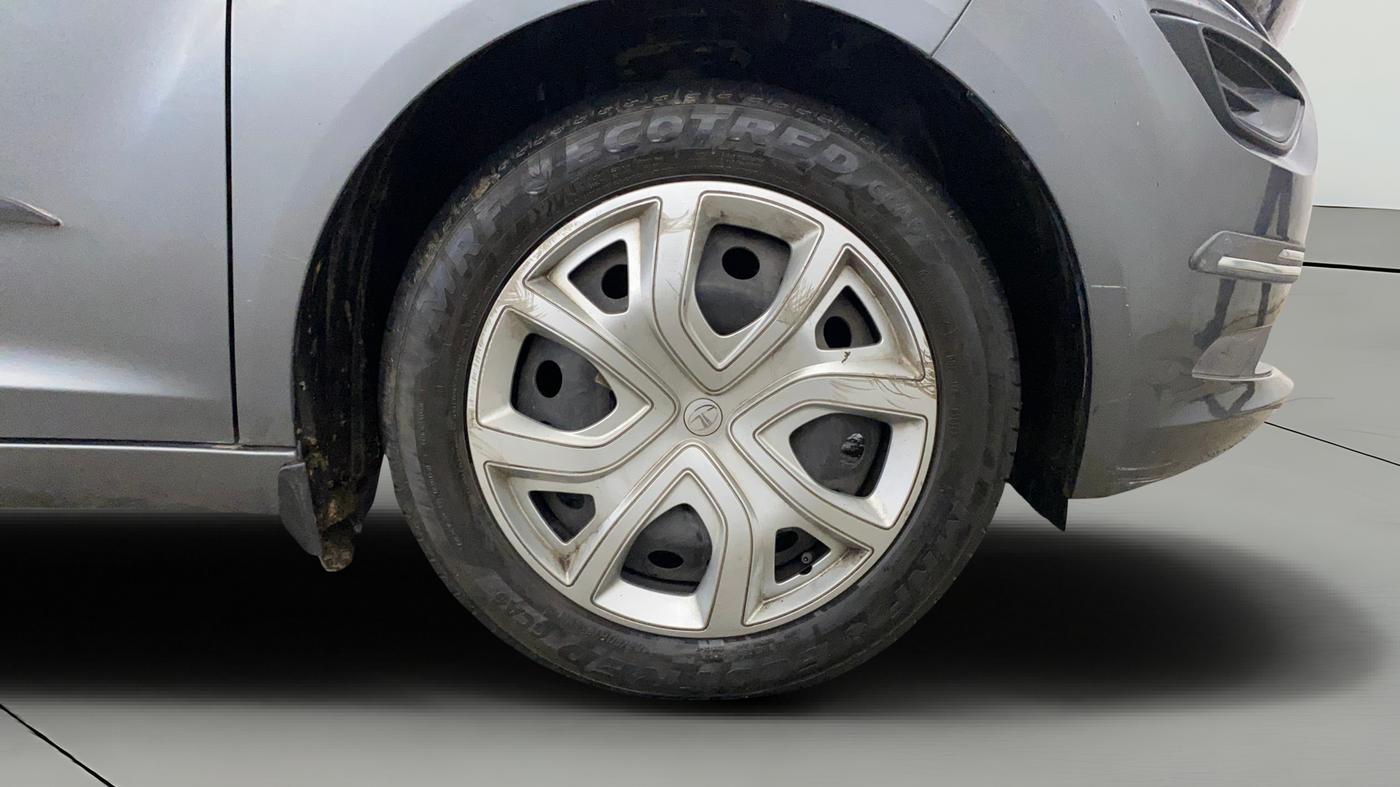 2024 Tata ALTROZ XM PLUS PETROL, Petrol, Manual, 42,134 km, Right Front Wheel