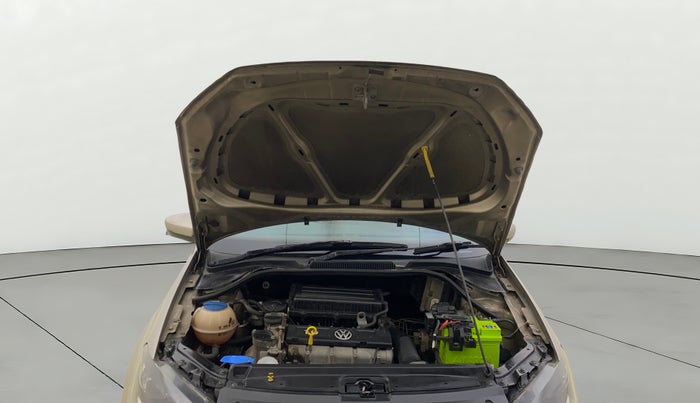 2016 Volkswagen Vento HIGHLINE 1.6 MPI, Petrol, Manual, 1,02,598 km, Open Bonet