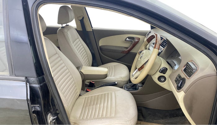 2014 Skoda Rapid ELEGANCE 1.6 MPI MT, Petrol, Manual, 80,416 km, Right Side Front Door Cabin