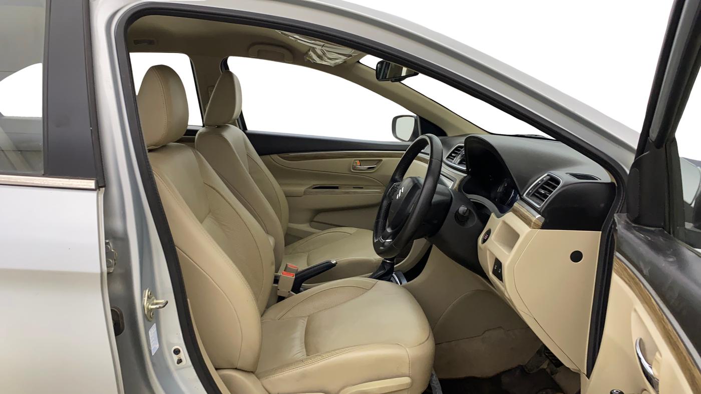 2023 Maruti Ciaz ALPHA  AT 1.5 SHVS PETROL, Petrol, Automatic, 53,557 km, Right Side Front Door Cabin