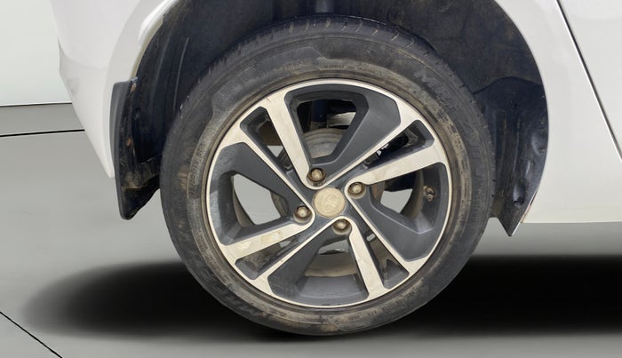 2022 Tata ALTROZ XZ PETROL, Petrol, Manual, 42,656 km, Right Rear Wheel