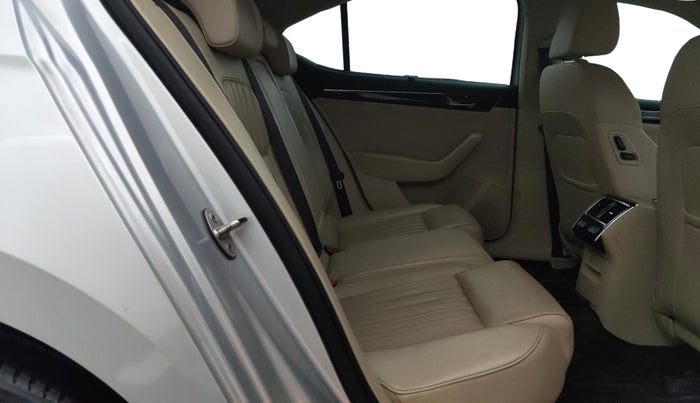 2021 Skoda Superb L&K 2.0 TSI AT, Petrol, Automatic, 43,942 km, Right Side Rear Door Cabin