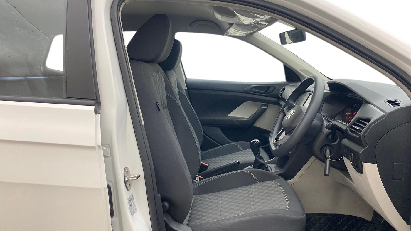 2024 Volkswagen TAIGUN COMFORTLINE 1.0 TSI MT, Petrol, Manual, 14,924 km, Right Side Front Door Cabin