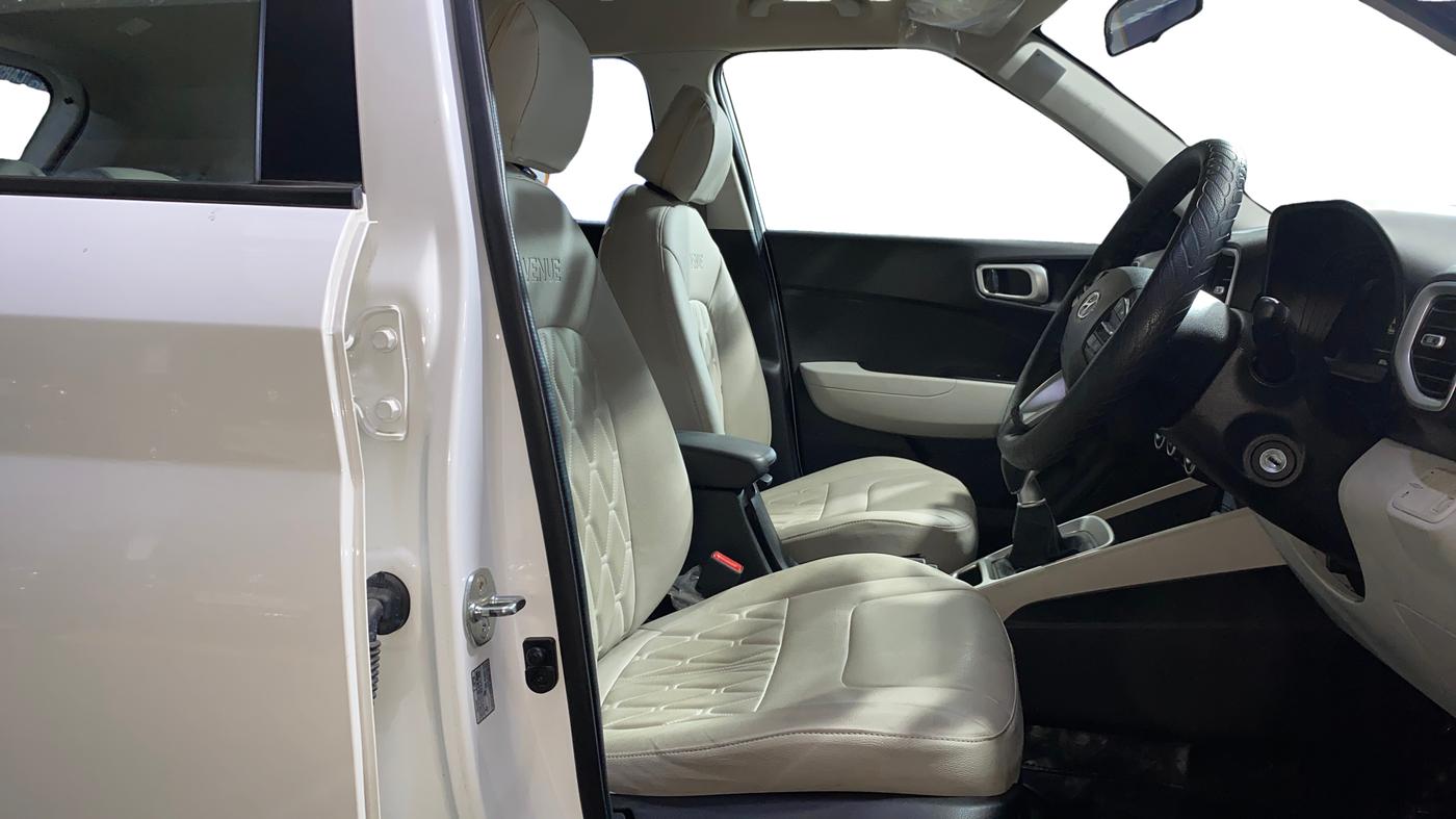 2024 Hyundai VENUE Executive 1.0 Turbo MT, Petrol, Manual, 8,305 km, Right Side Front Door Cabin