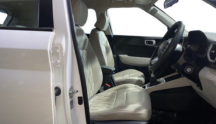 2024 Hyundai VENUE Executive 1.0 Turbo MT, Petrol, Manual, 8,305 km, Right Side Front Door Cabin