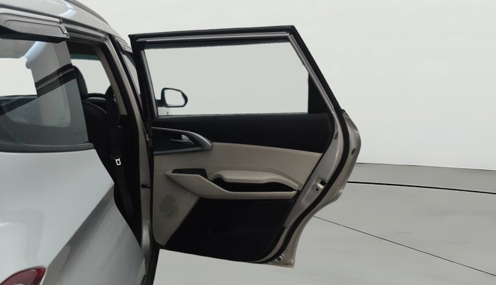 2023 KIA CARENS PREMIUM 1.5 PETROL 7 STR, Petrol, Manual, 16,676 km, RHS Rear Door