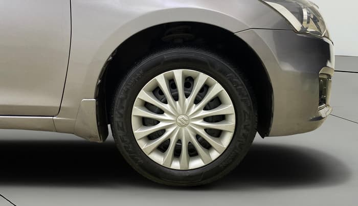 2016 Maruti Ciaz VXI, Petrol, Manual, 42,786 km, Right Front Wheel