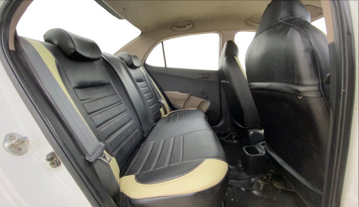 2015 Hyundai Xcent BASE 1.1, Diesel, Manual, 1,17,985 km, Right Side Rear Door Cabin