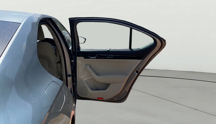 2017 Skoda Superb L&K 1.8 TSI AT, Petrol, Automatic, 42,342 km, RHS Rear Door