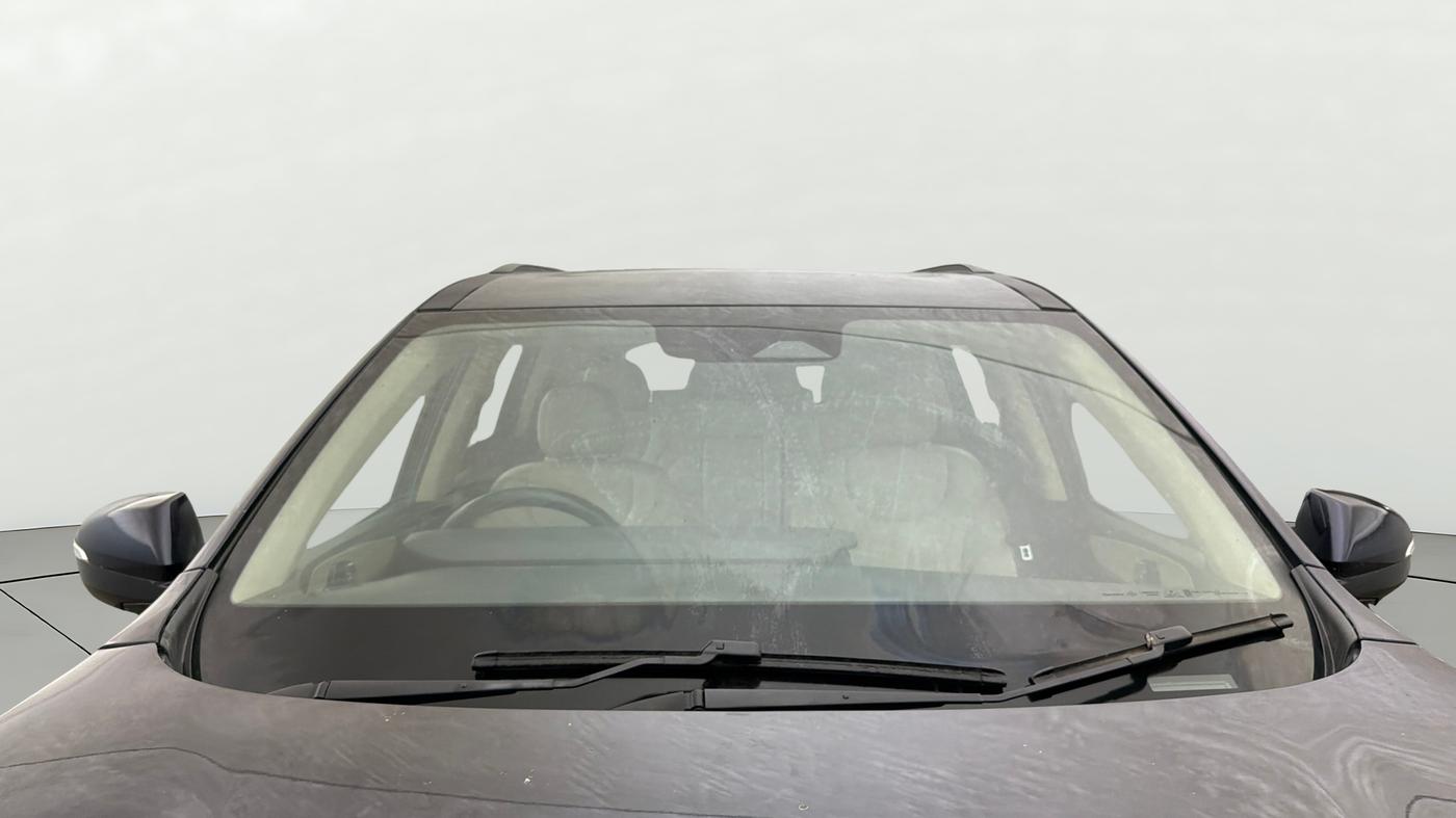 2022 Mahindra XUV700 AX 7 P AT 7 STR, Petrol, Automatic, 63,285 km, Front Windshield