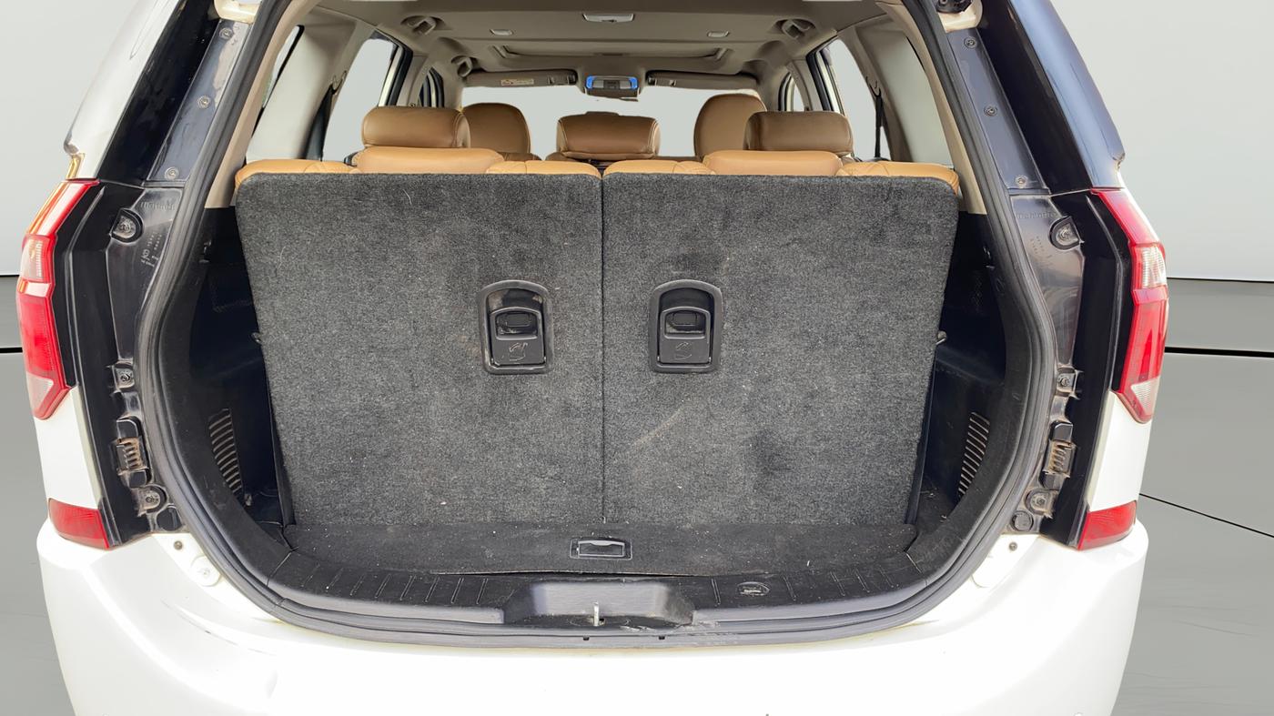 2019 Mahindra XUV500 W11 (O) AWD, Diesel, Manual, 63,104 km, Boot Open Zoomed View