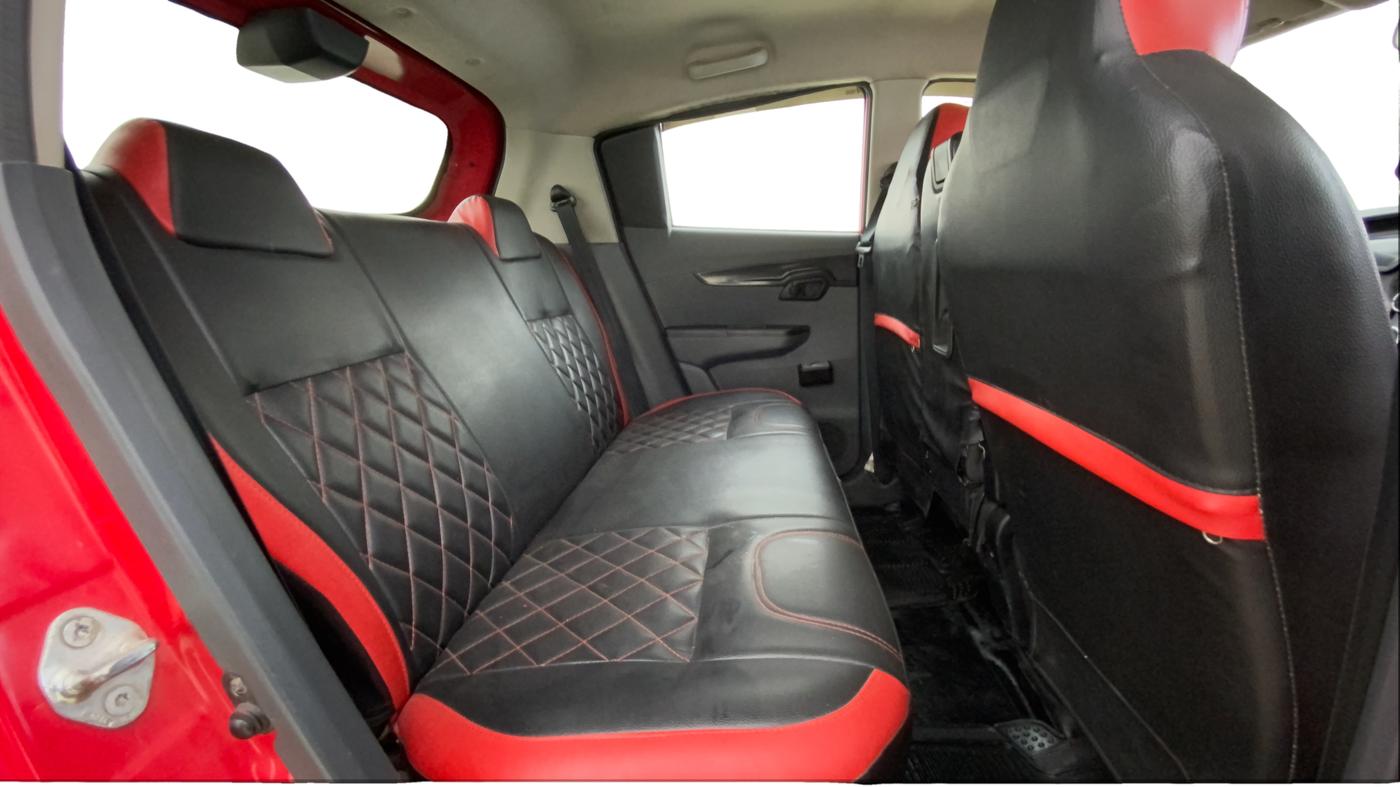 2018 Mahindra KUV 100 NXT K2 P 6 STR, Petrol, Manual, 33,713 km, Right Side Rear Door Cabin