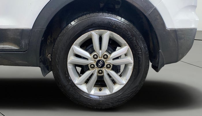 2016 Hyundai Creta SX PLUS 1.6 PETROL, Petrol, Manual, 1,05,447 km, Left Rear Wheel