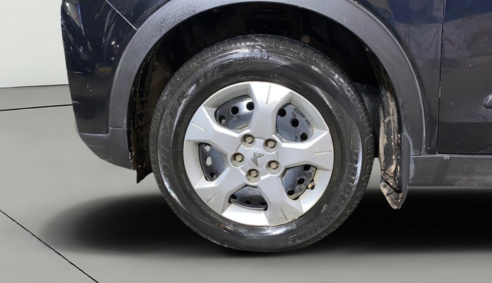 2023 Mahindra XUV300 W6 1.2 PETROL, Petrol, Manual, 8,518 km, Left Front Wheel