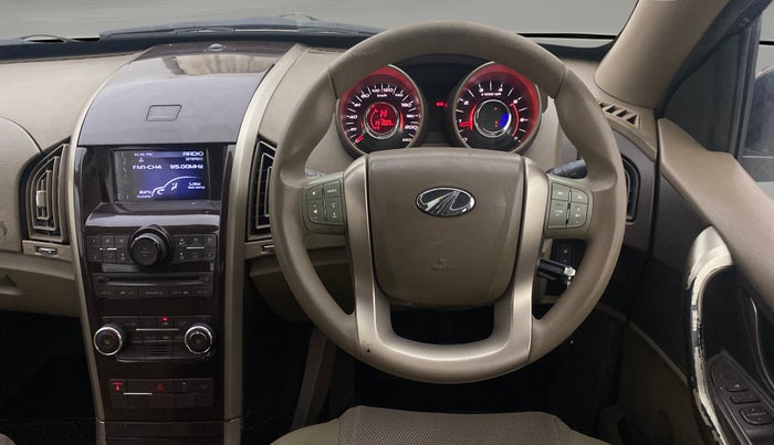 2013 Mahindra XUV500 W6, Diesel, Manual, 1,41,925 km, Steering Wheel Close Up