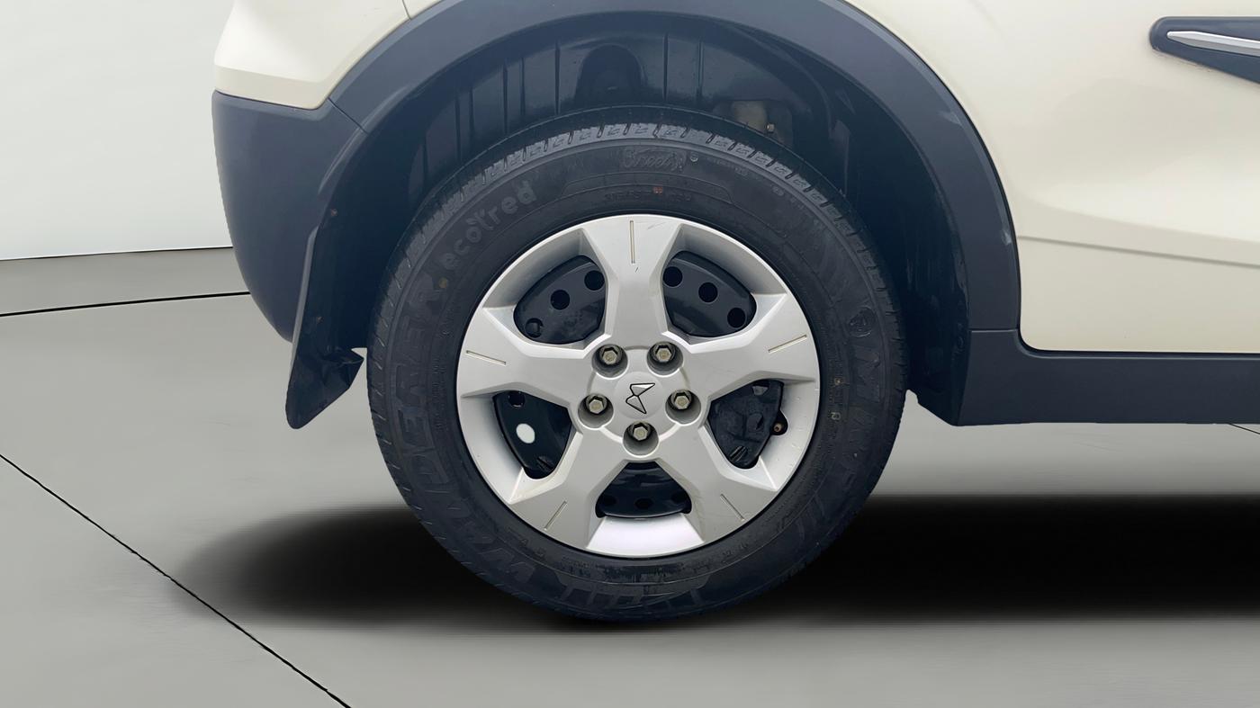 2022 Mahindra XUV300 W6 1.2 PETROL, Petrol, Manual, 20,824 km, Right Rear Wheel