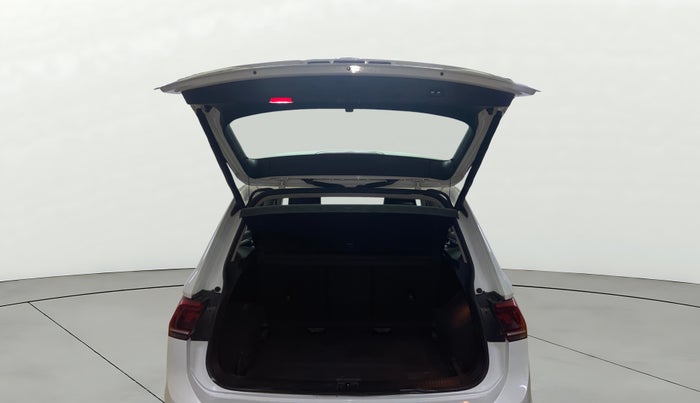 2019 Volkswagen TIGUAN HIGHLINE TDI AT, Diesel, Automatic, 1,21,122 km, Boot Door Open