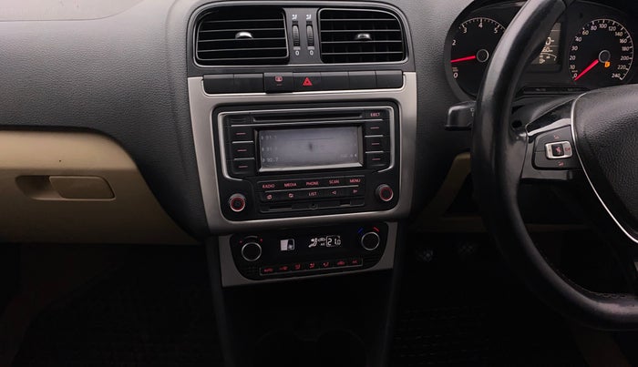 2015 Volkswagen Polo HIGHLINE1.2L, Petrol, Manual, 1,05,657 km, Air Conditioner