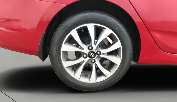 2015 Hyundai Verna FLUIDIC 4S 1.6 VTVT S(O), Petrol, Manual, 30,287 km, Right Rear Wheel