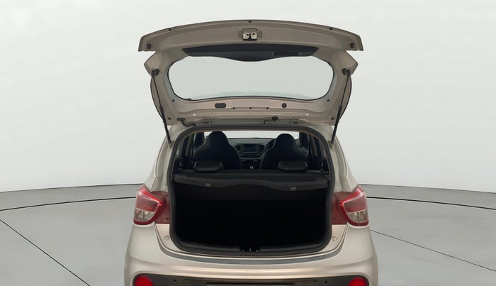 2017 Hyundai Grand i10 ASTA 1.2 KAPPA VTVT, Petrol, Manual, 31,302 km, Boot Door Open