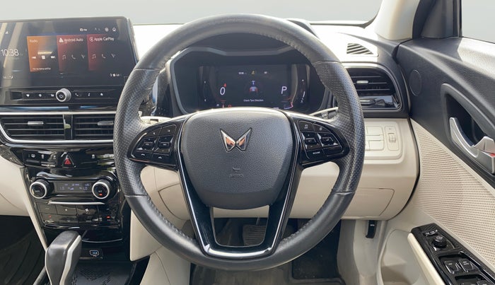 2024 Mahindra XUV 3XO AX5 1.2 L TCMPFI AT, Petrol, Automatic, 41,138 km, Steering Wheel Close Up