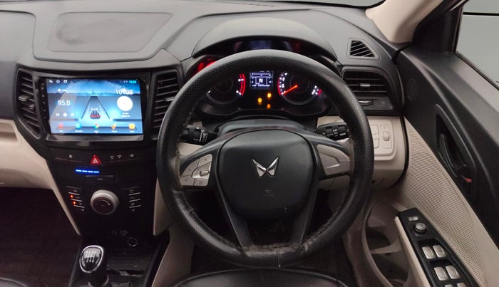 2023 Mahindra XUV300 W6 1.5 Diesel, Diesel, Manual, 95,027 km, Steering Wheel Close Up
