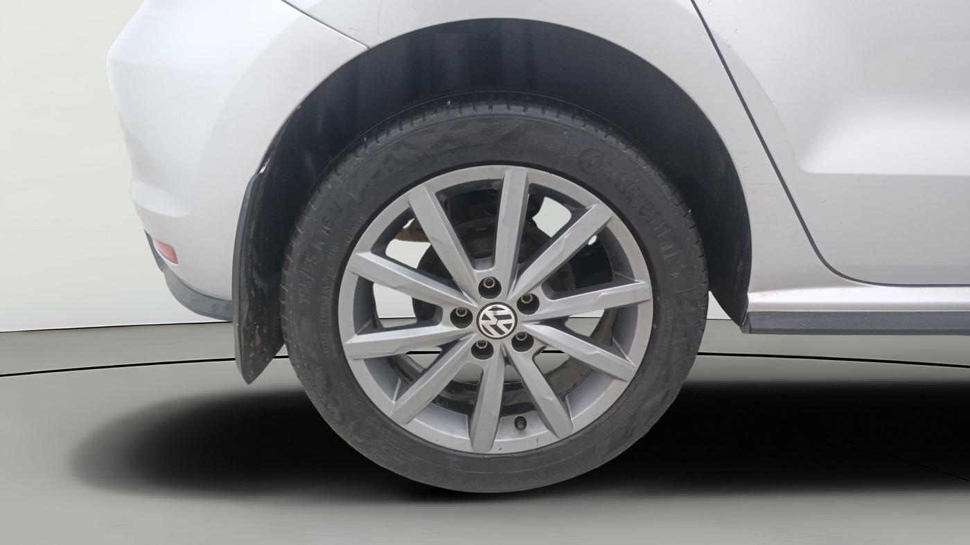 2021 Volkswagen Polo HIGHLINE PLUS 1.0, Petrol, Manual, 1,08,645 km, Right Rear Wheel