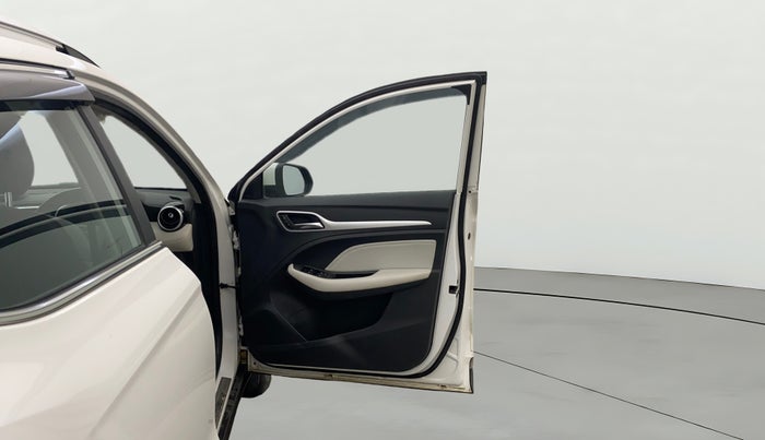 2022 MG ASTOR SHARP 1.5 MT, Petrol, Manual, 30,004 km, RHS Front Door