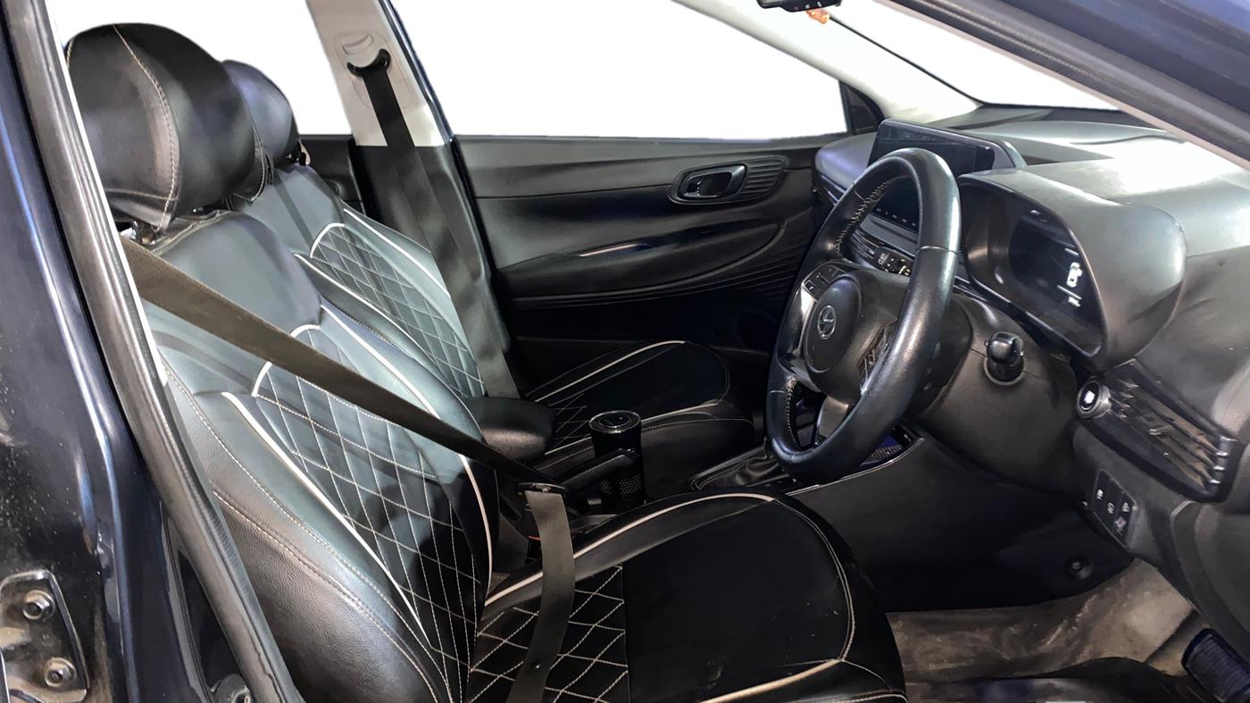 2023 Hyundai NEW I20 ASTA (O) 1.2 AT, Petrol, Automatic, 30,464 km, Right Side Front Door Cabin
