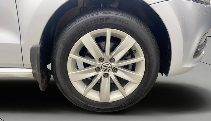 2015 Volkswagen Polo HIGHLINE1.2L, Petrol, Manual, 60,212 km, Right Front Wheel