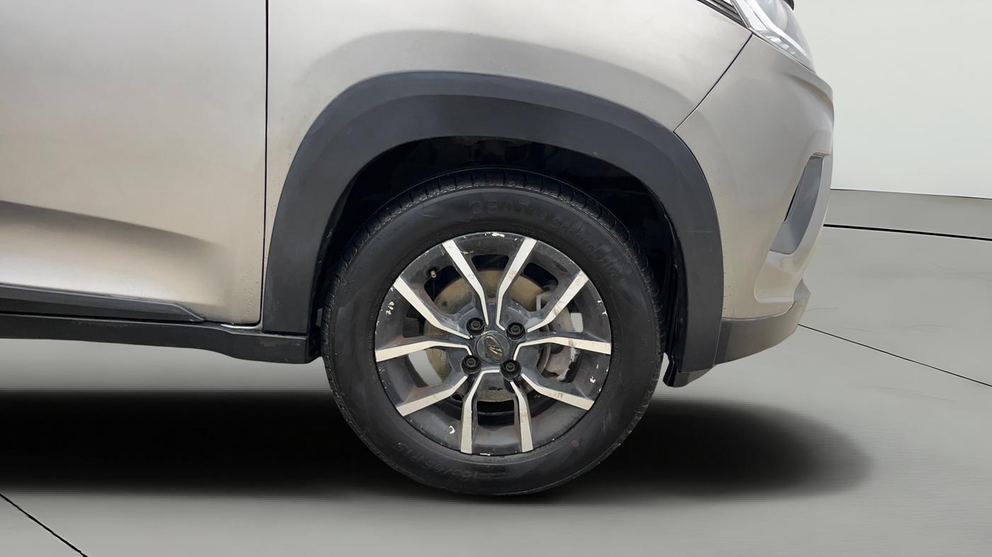 2017 Mahindra KUV 100 NXT K8 P 6 STR, Petrol, Manual, 54,683 km, Right Front Wheel