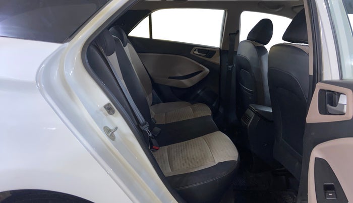 2019 Hyundai Elite i20 SPORTZ PLUS 1.2, Petrol, Manual, 54,982 km, Right Side Rear Door Cabin