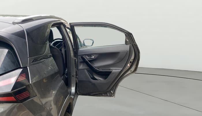 2024 Tata NEXON FEARLESS + SUNROOF DCA DUAL TONE 1.2 PETROL, Petrol, Automatic, 26,543 km, RHS Rear Door