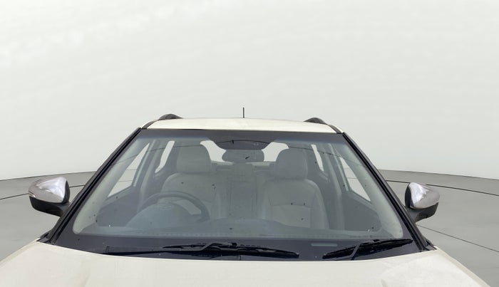 2021 Mahindra XUV300 W8 (O) 1.5 DIESEL AMT, Diesel, Automatic, 1,36,386 km, Front Windshield