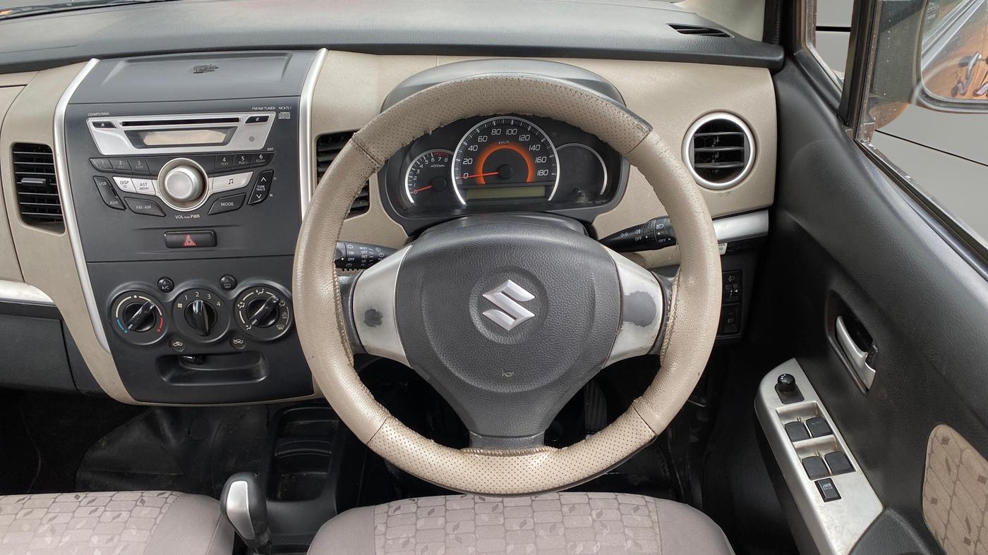 2016 Maruti Wagon R 1.0 VXI AMT, Petrol, Automatic, 58,151 km, Steering Wheel Close Up