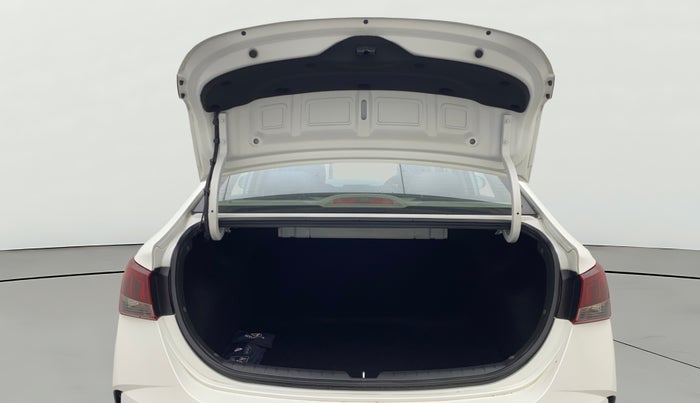 2022 Hyundai Verna SX (O)1.5 MPi, Petrol, Manual, 28,599 km, Boot Door Open