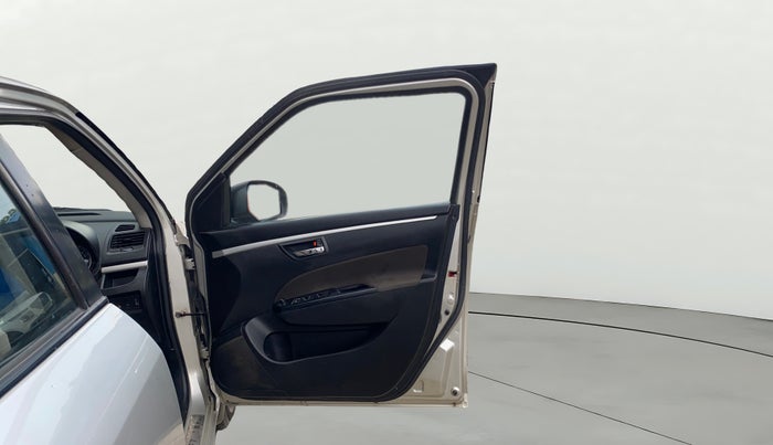 2014 Maruti Swift VXI, Petrol, Manual, 78,216 km, RHS Front Door